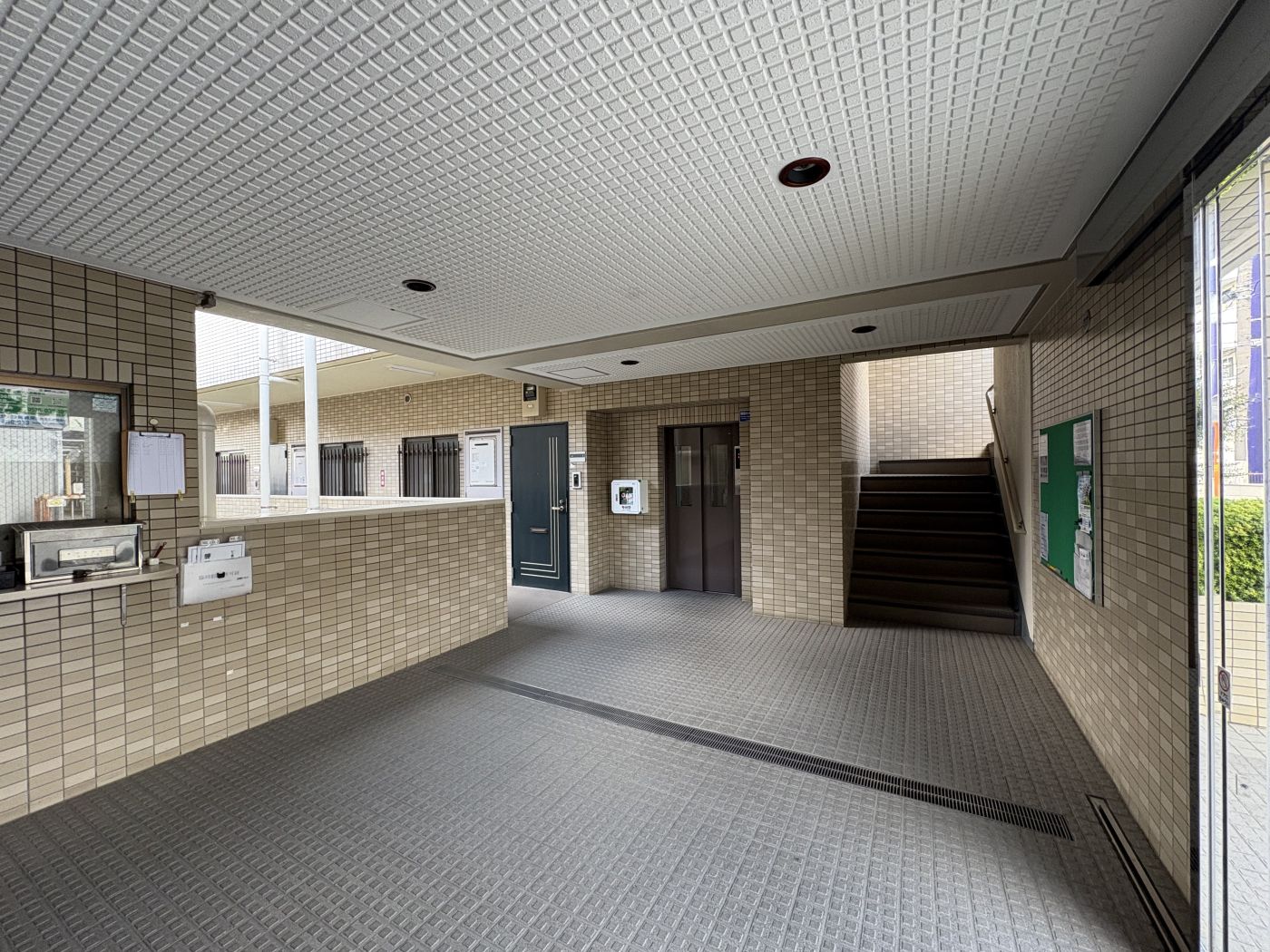 エレベーターホール（2025年9月撮影）