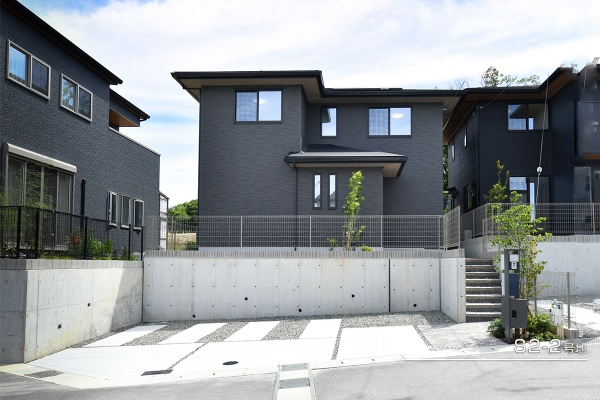 セリーズスクエア香芝市下田東 (分譲住宅)