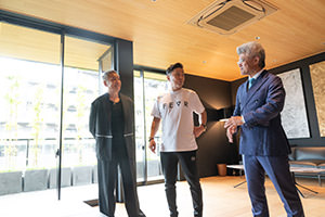 オーナーさまや営業(yè)擔(dān)當(dāng)者と談笑