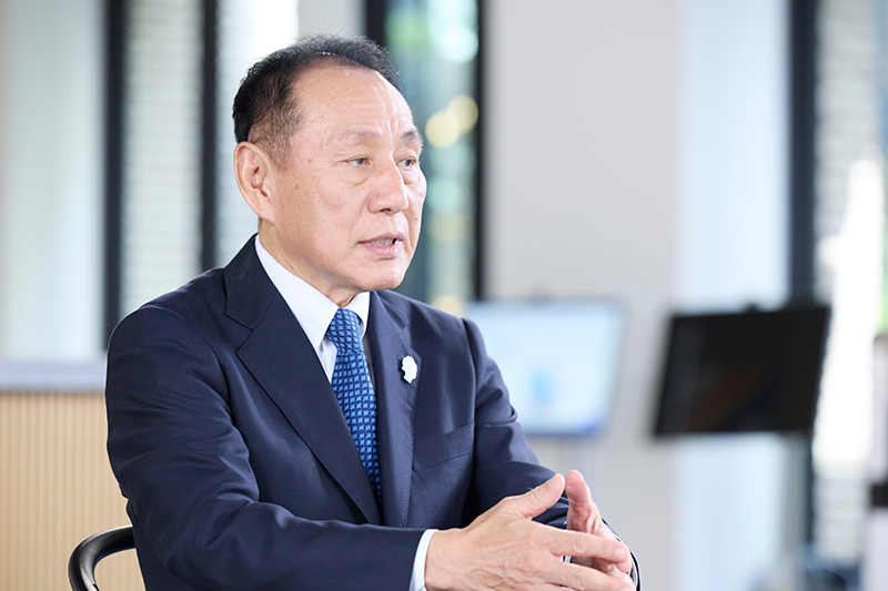 代表取締役社長/CEO 芳井 敬一