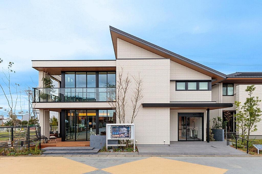 豊橋南xevoΣPREMIUM展示場(chǎng)の詳細(xì)はこちら